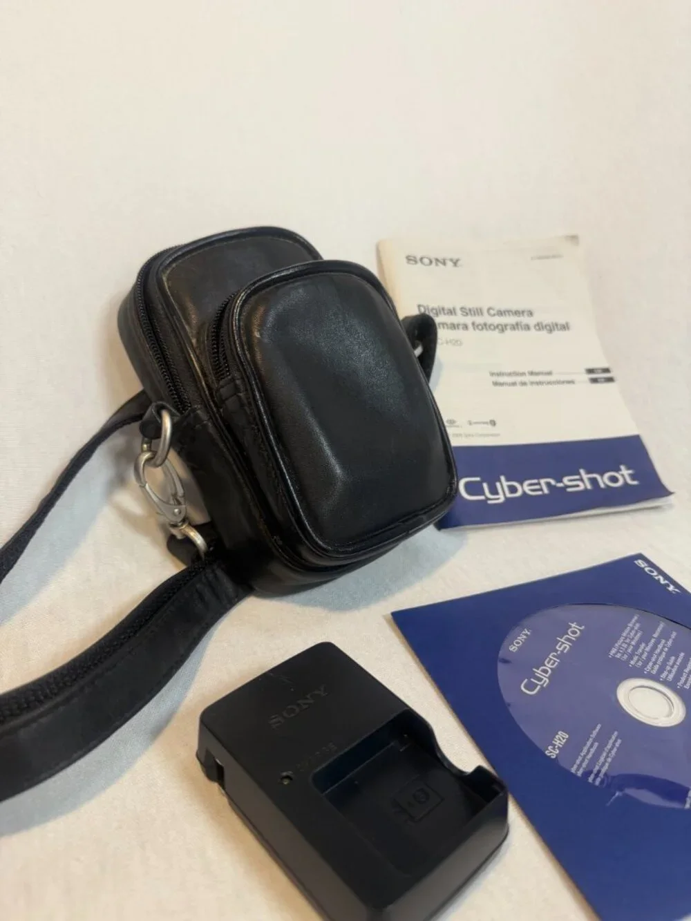 Sony Cyber-shot DSC-H20 Digital Camera Black 10.1MP 10x Zoom Bundle Case Memory